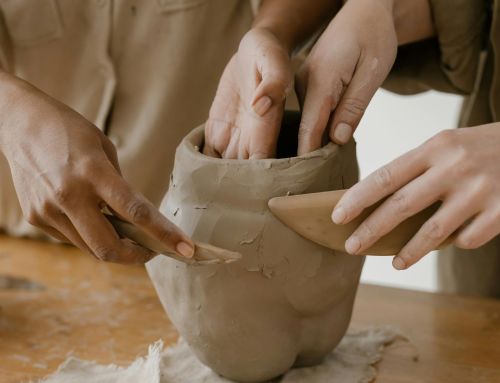 Likovna radionica oblikovanja gline, srijeda, 18.2. 2026. od 18 do 20 sati